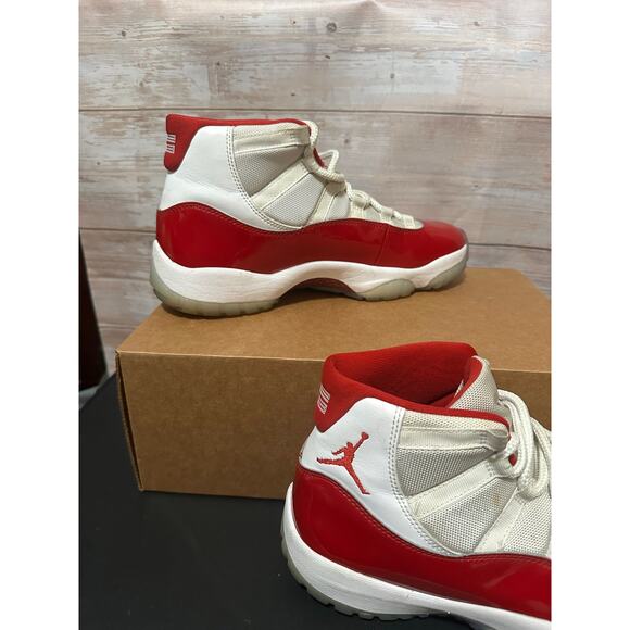 Men’s JORDAN 11 CHERRY 10.5 - Picture 5 of 11